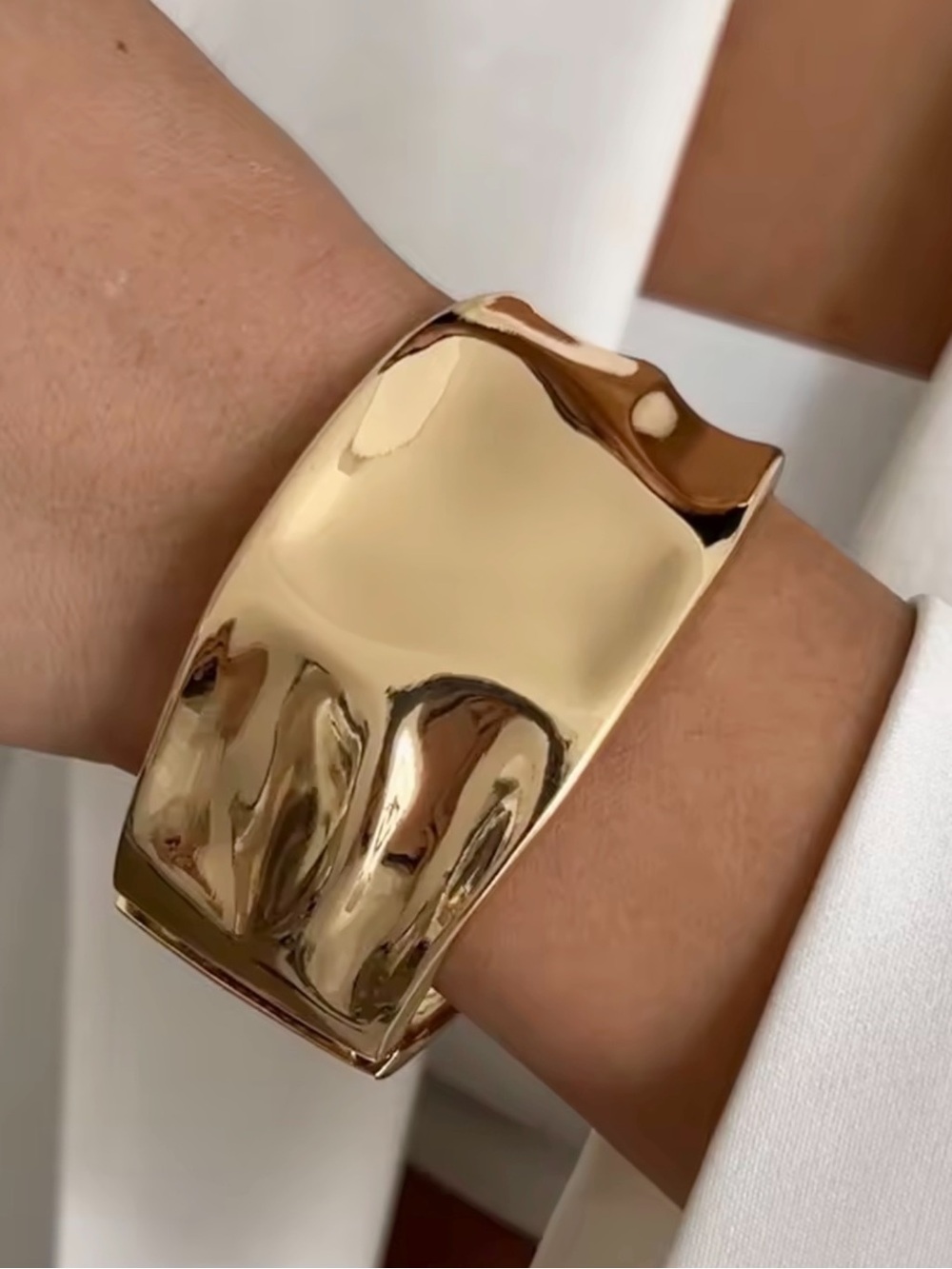 NEW Chunky Gold Hinged Bangle Cuff Bracelet OC22